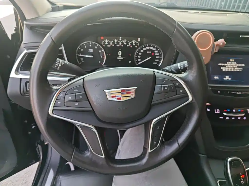 Фото 11 - Cadillac XT5