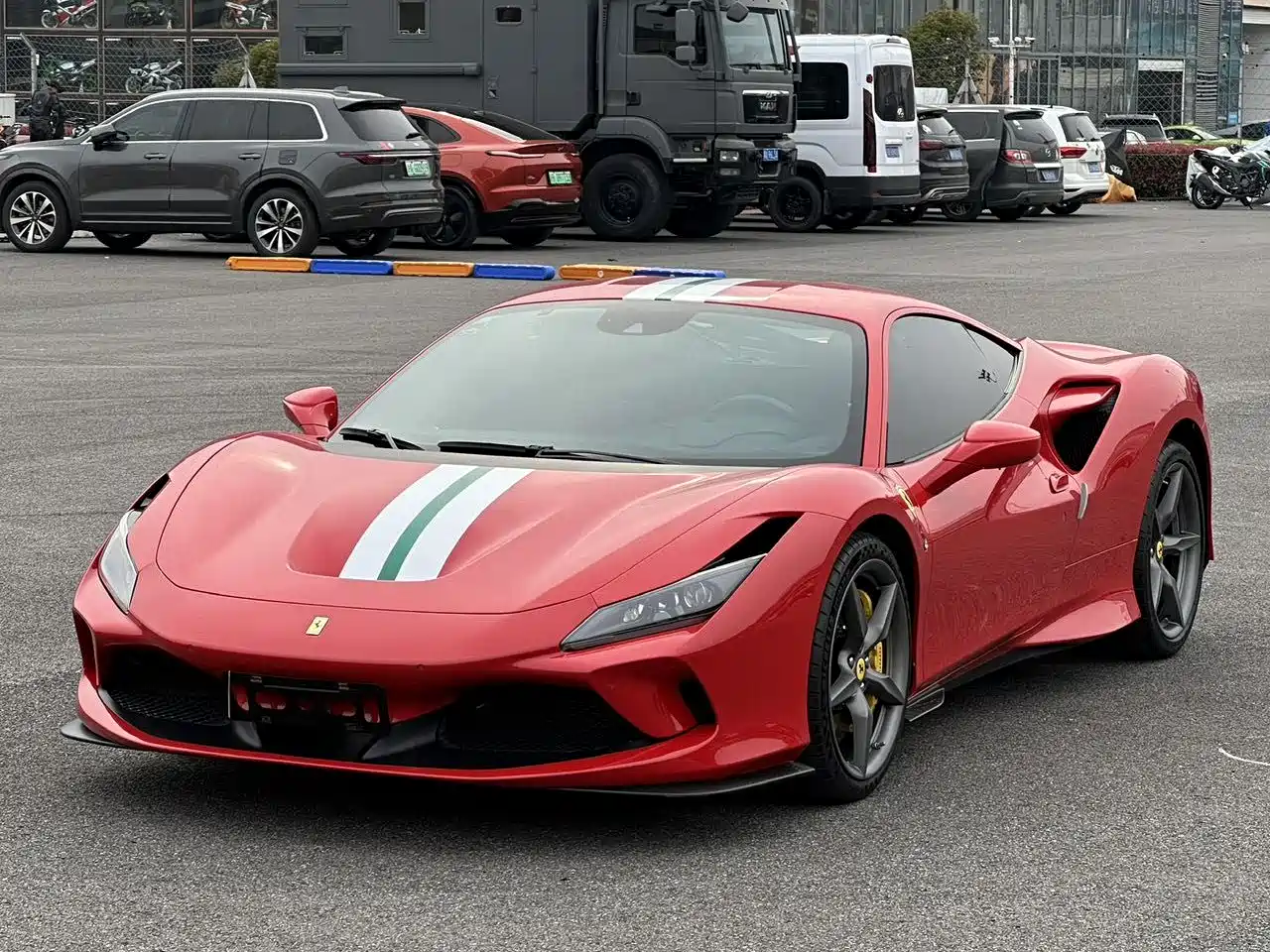 FERRARI F8