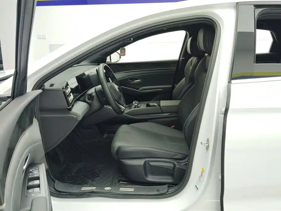 BYD Qin L 2024 DM-i 80KM Leading Edition фото 9