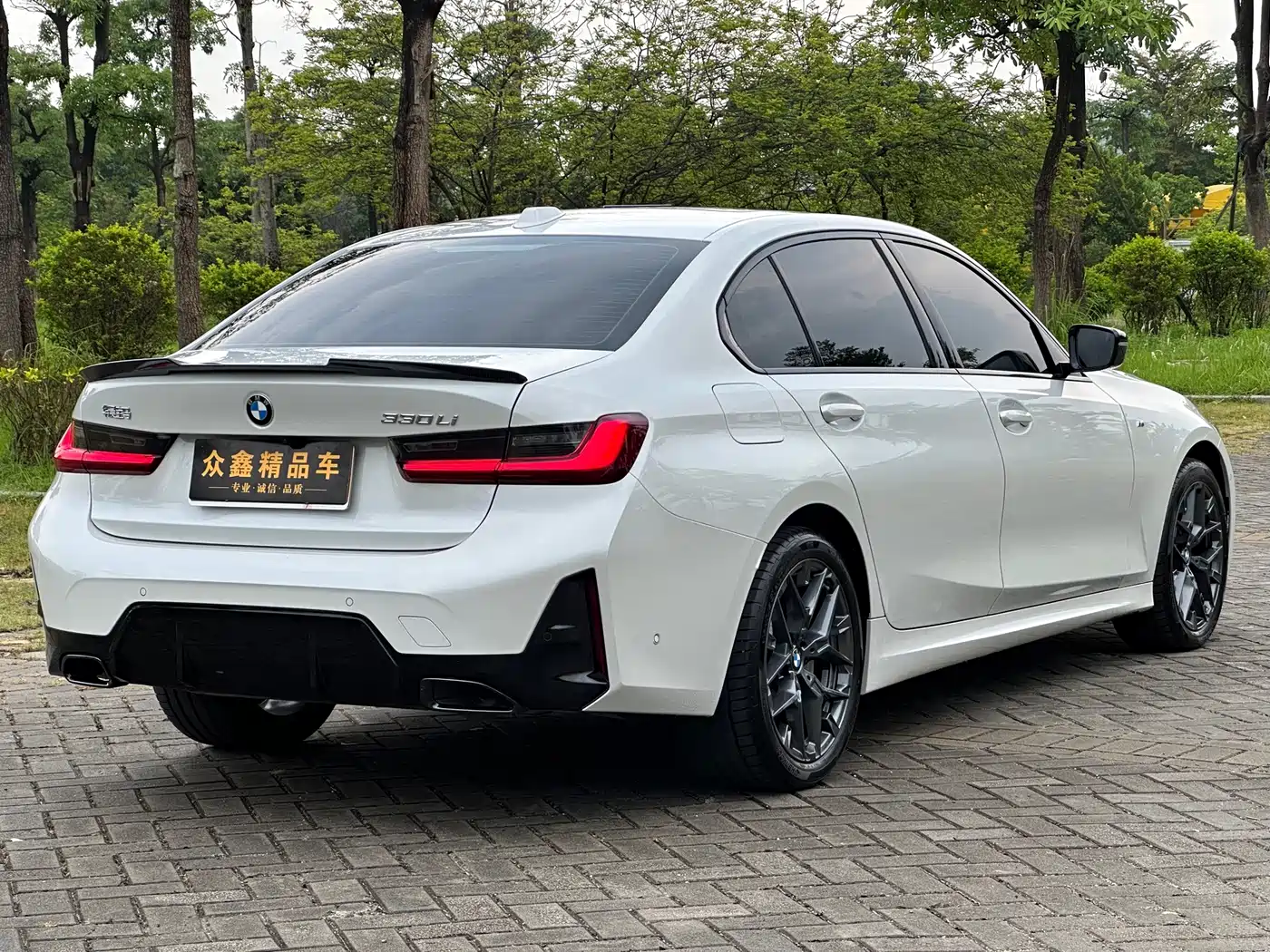 BMW 3 Series 2026 2025 330Li M Sport Night Edition