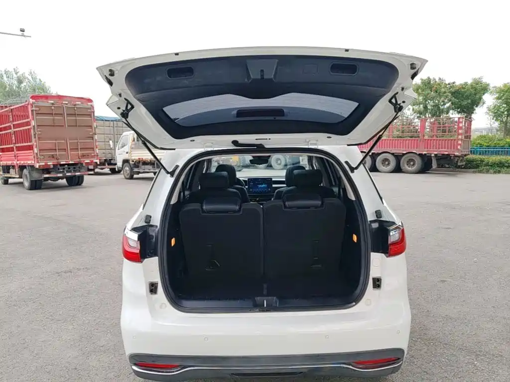Фото 19 - BYD Song MAX