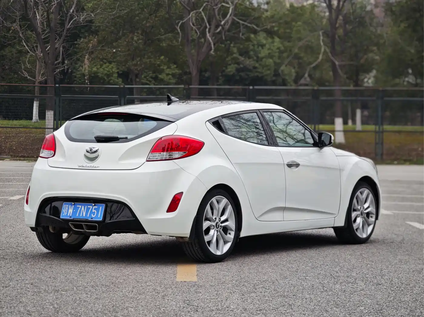 Hyundai Veloster 2012 1.6L Automatic Luxury Edition фото 6