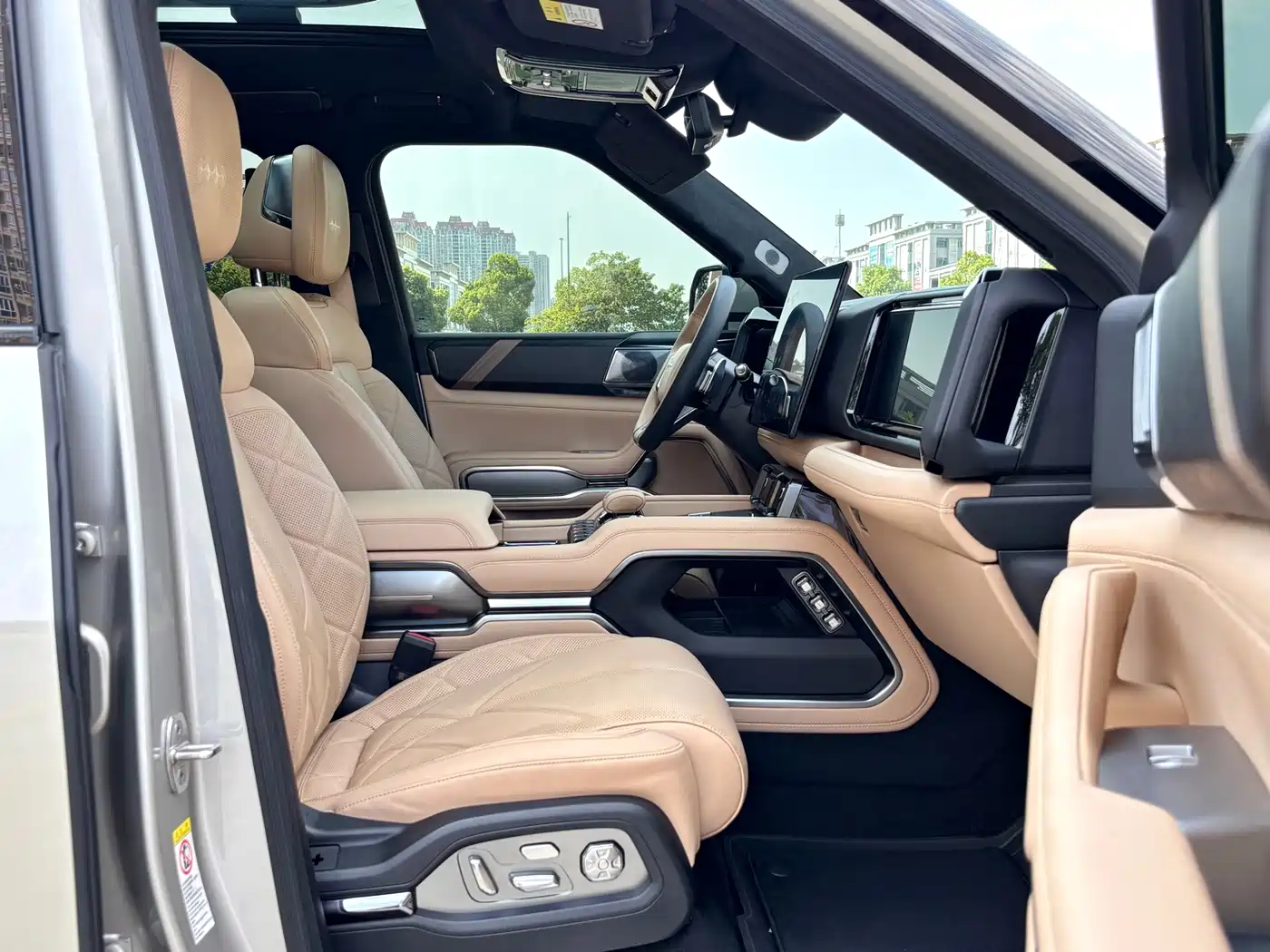 Fang Cheng Bao Leopard 8 2025 2025 Zhiyong Flagship 7-Seater