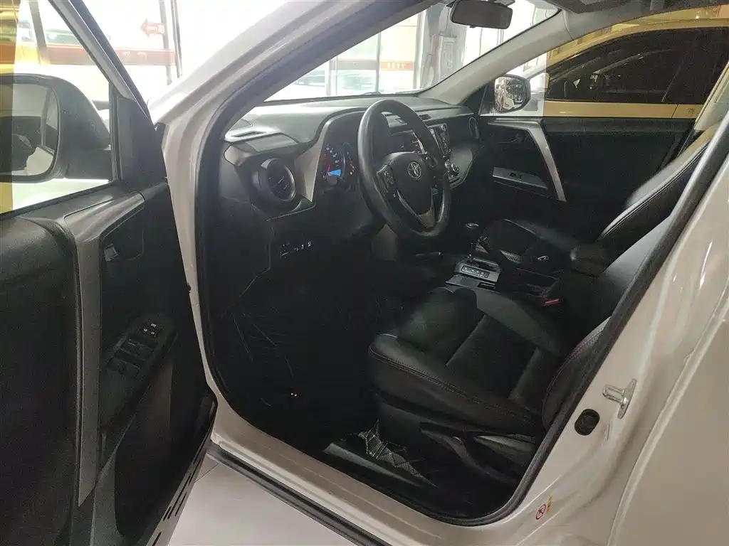 Toyota RAV4 Rongfang 2016 2.0L CVT 2WD Comfort (China V) фото 16