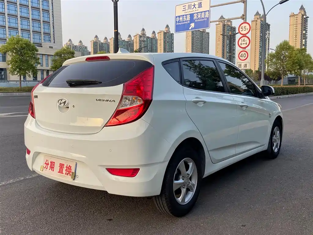Hyundai Reina 2014 1.4L Manual GLX фото 12