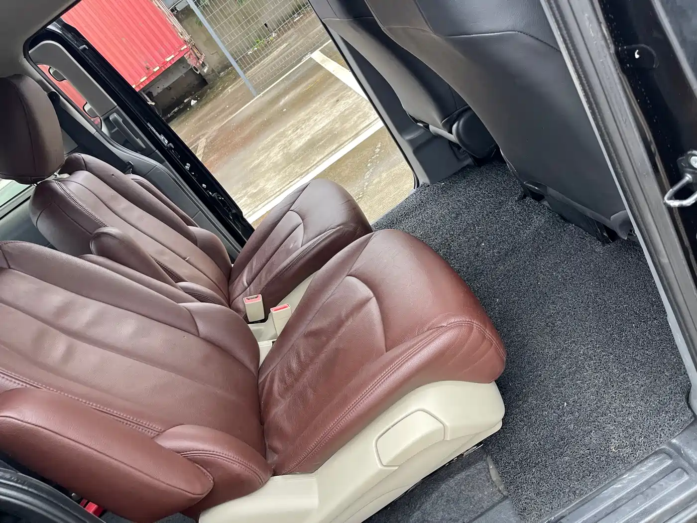 Nissan NV200 2011 2011 1.6L 232-seat Premium Elegance Model