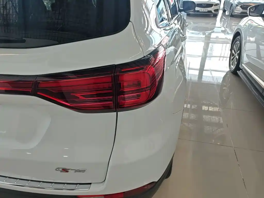 Фото 8 - Changan CS75