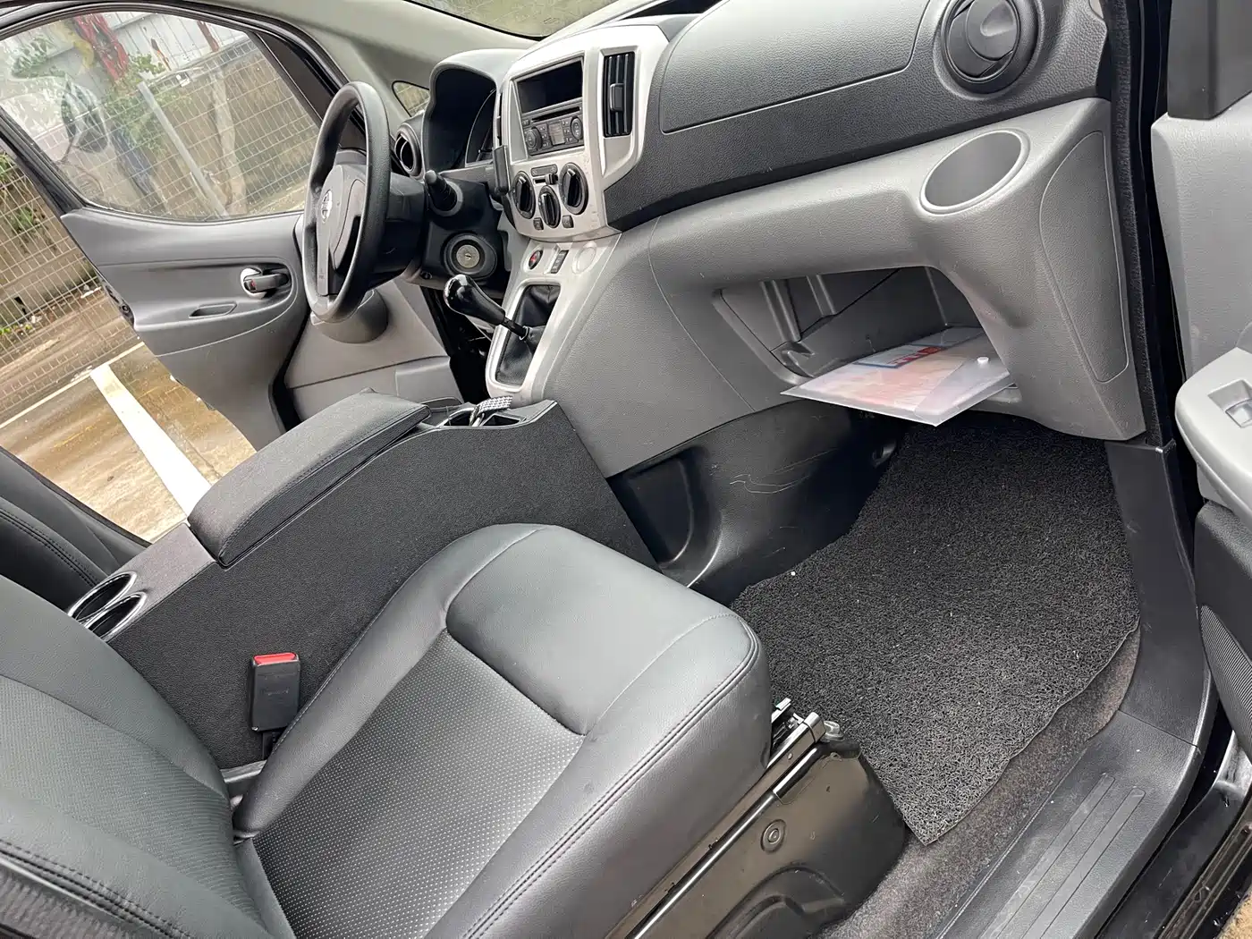 Nissan NV200 2011 2011 1.6L 232-seat Premium Elegance Model