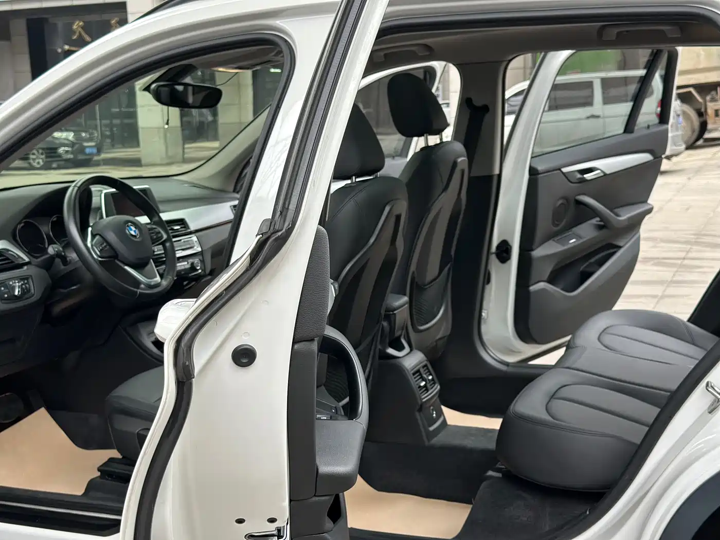 BMW X1 2018 sDrive18Li Fashion Model фото 18