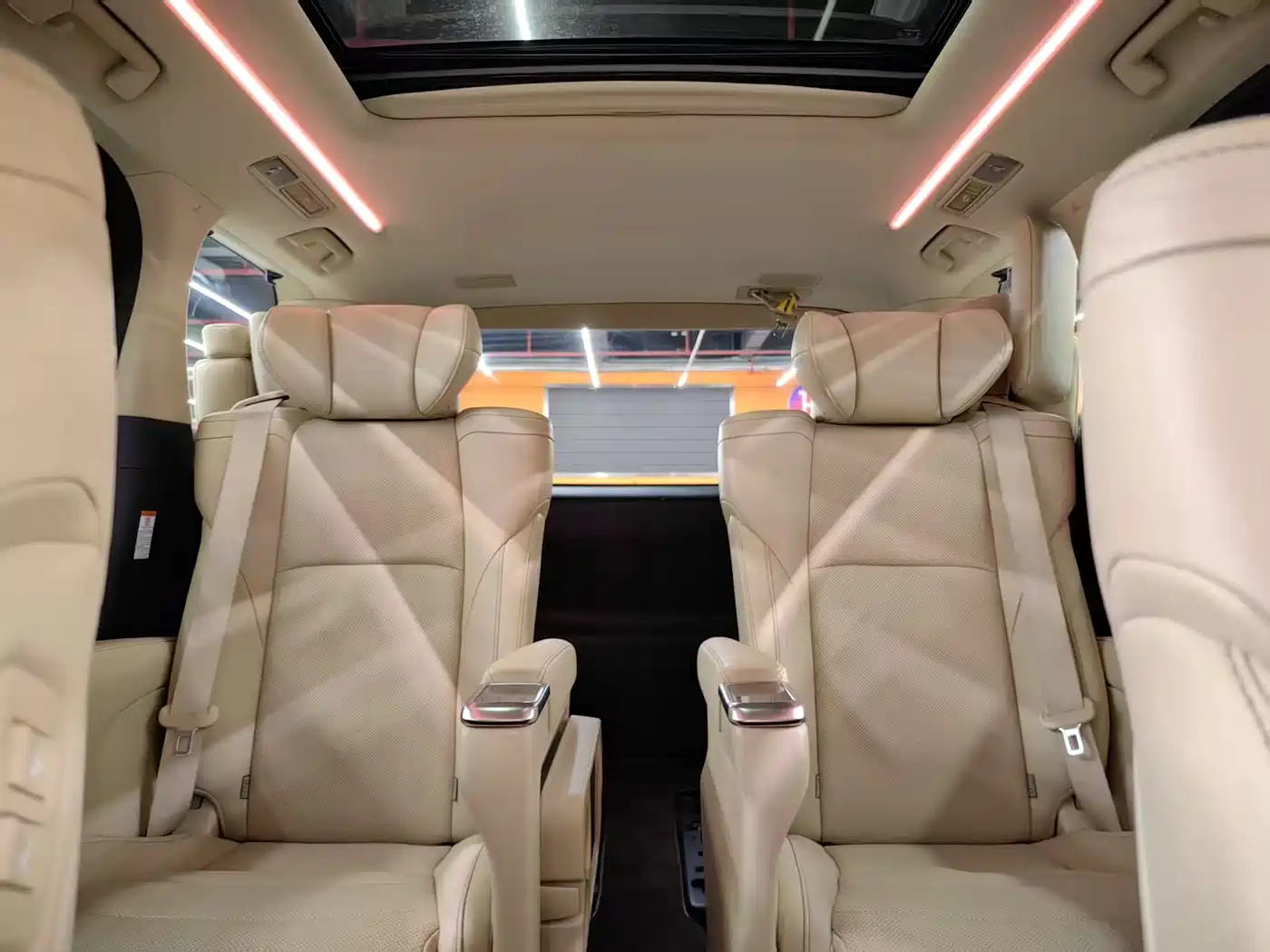 Toyota Alphard 2018 3.5L Luxury фото 11