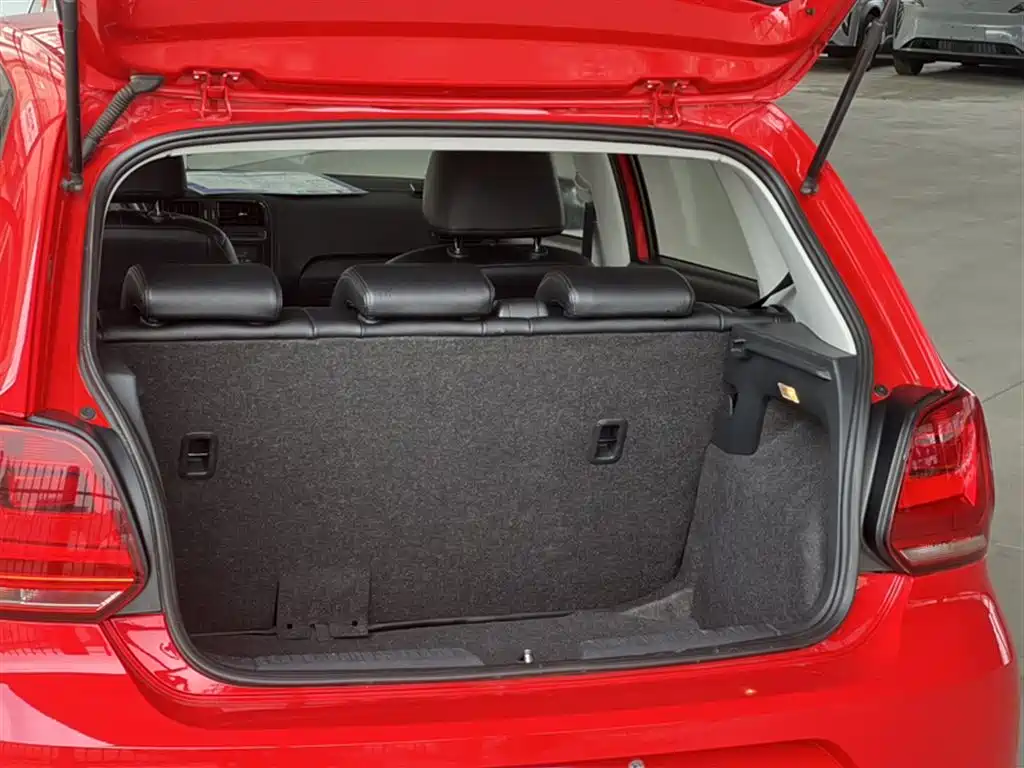Volkswagen Polo 2016 1.4L Automatic Trend фото 15