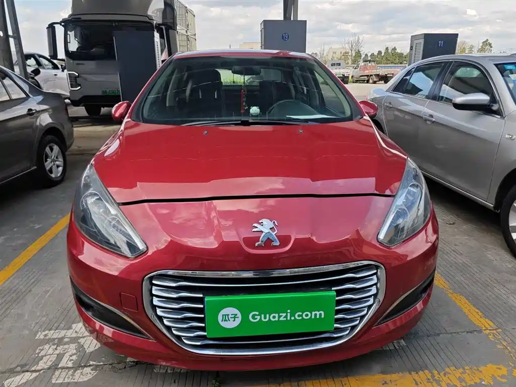 Peugeot 308 2014 Model Joy Edition Classic 1.6L Automatic Superior Style фото 3