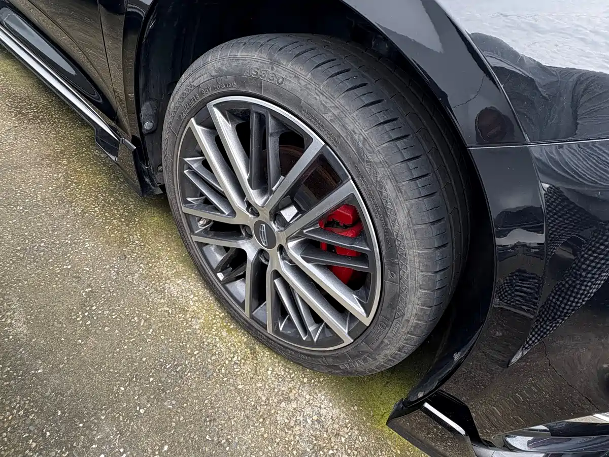 Фото 4 - Geely Preface