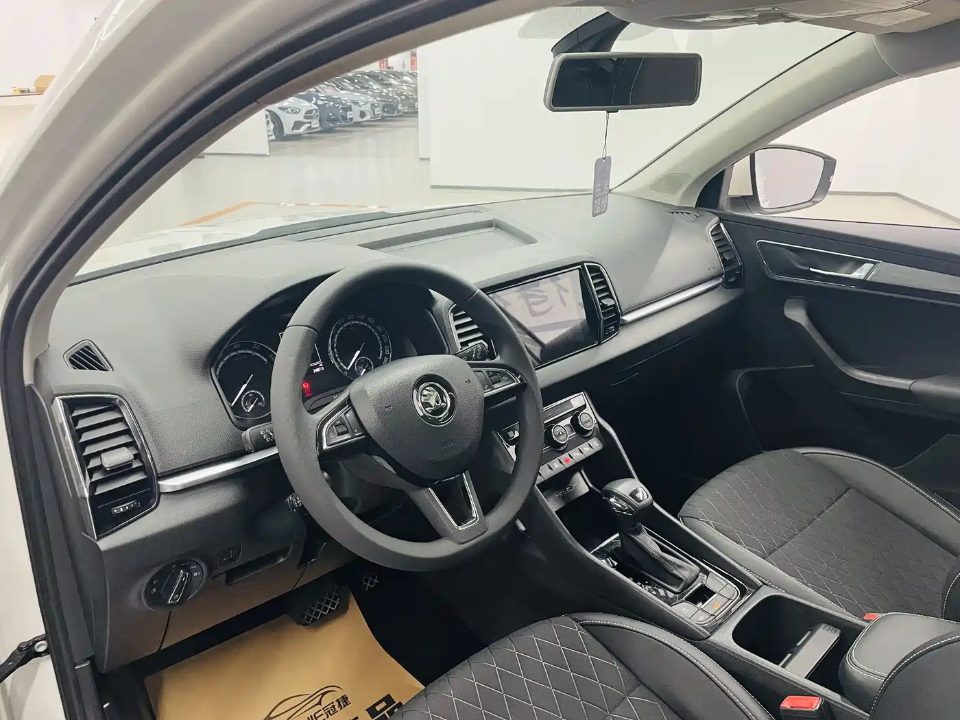 Škoda Karoq 2019 TSI280 Smart Drive Luxury Edition China VI фото 6