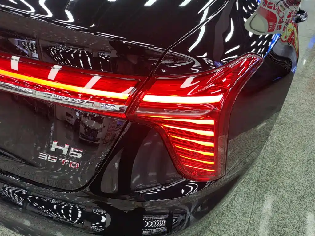 Hongqi H5 2025 1.5T DCT Flag Rhythm 500,000 Units Memorial Edition фото 24