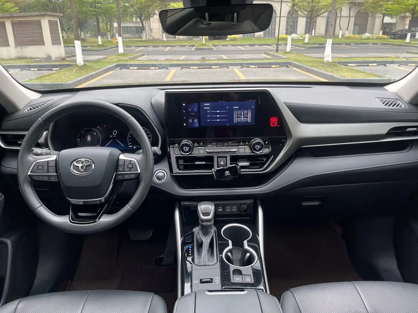 Toyota Highlander 2024 2.5L Smart Hybrid 4WD Luxury 7-seater фото 15