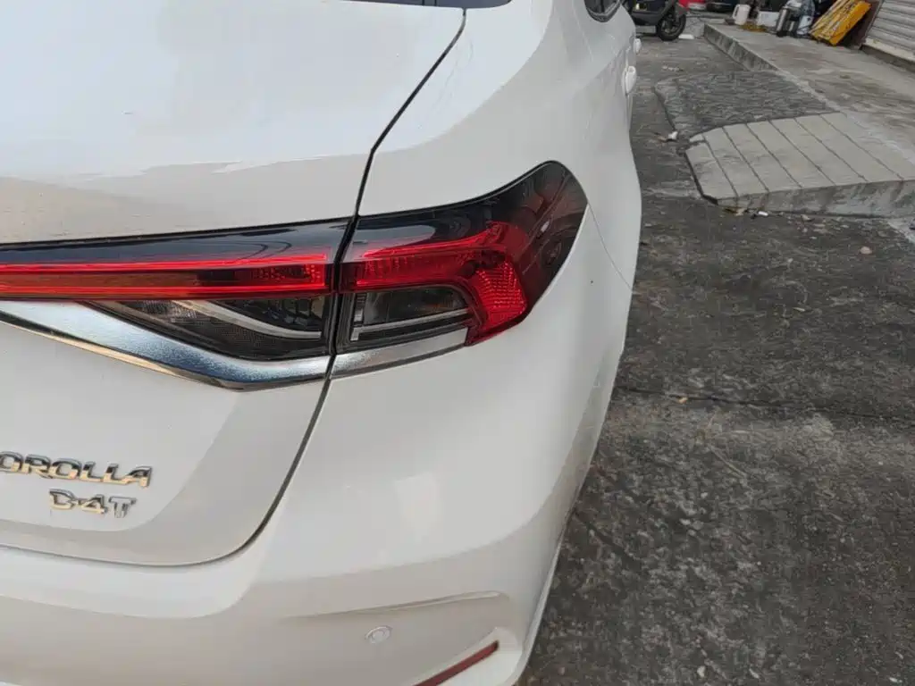Photo 8 - Toyota Corolla