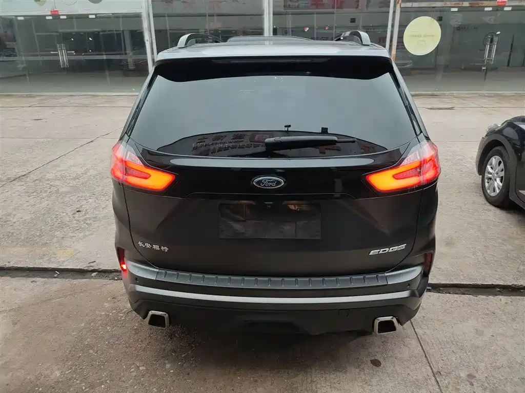 Фото 4 - Ford Edge