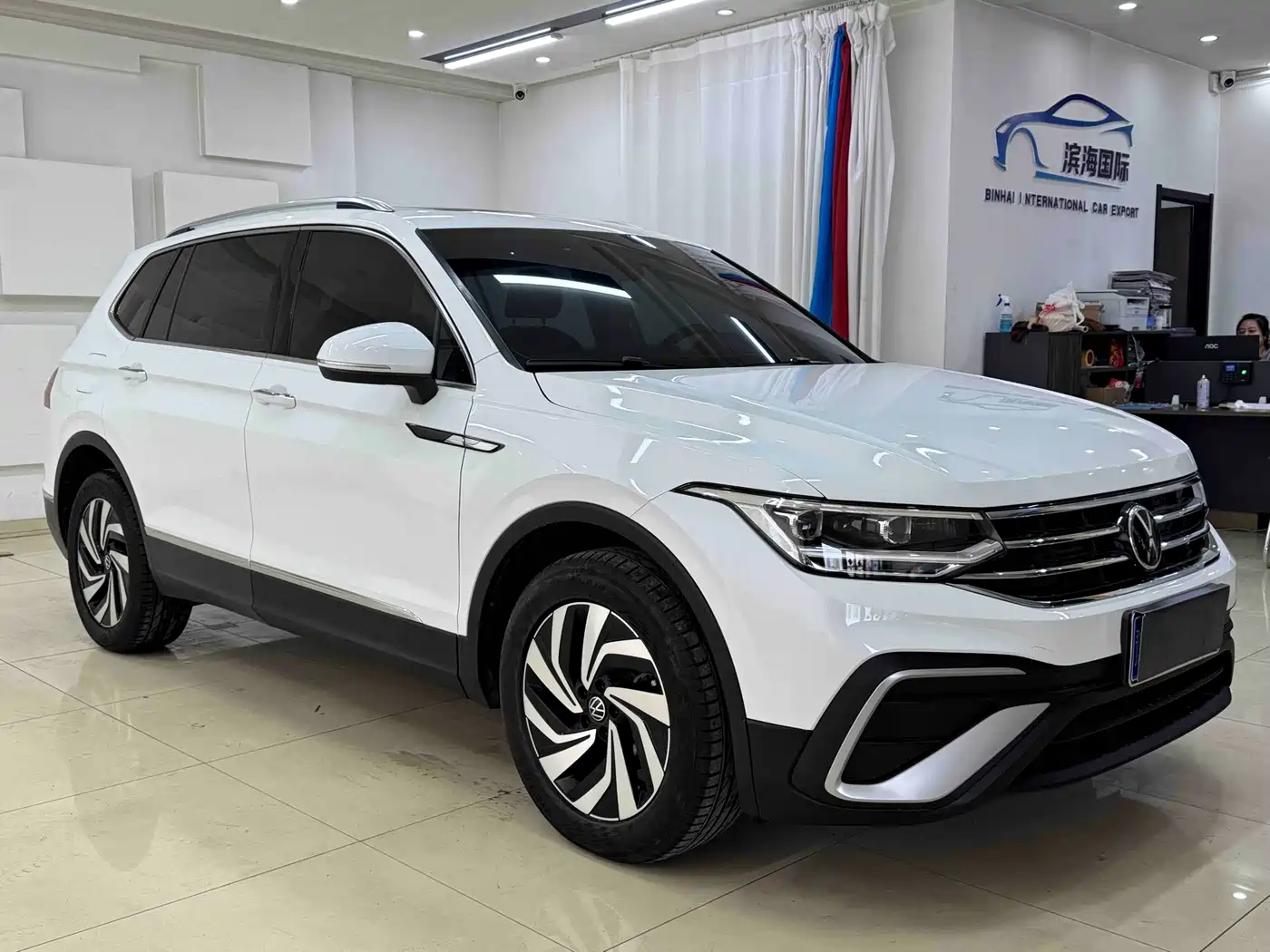 Volkswagen Tiguan L 2023 280TSI 2WD Trend Limited Edition фото 3