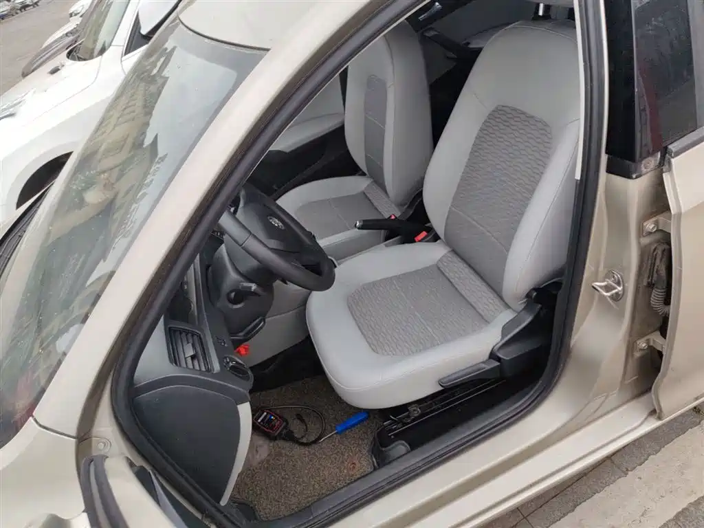 Škoda Rapid 2016 1.6L Manual Pioneer Edition фото 15