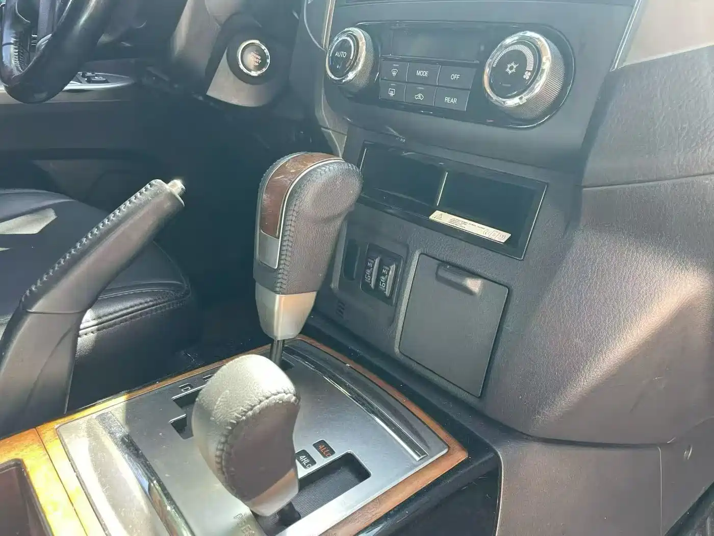Mitsubishi Pajero (Import) 2019 3.0L Auto Standard Version фото 7