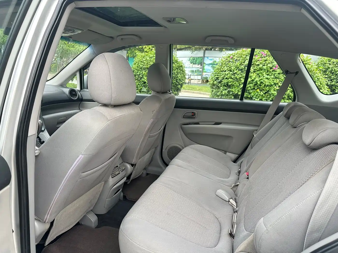 Kia Carens 2007 2.0L 7-Seater Comfort фото 6
