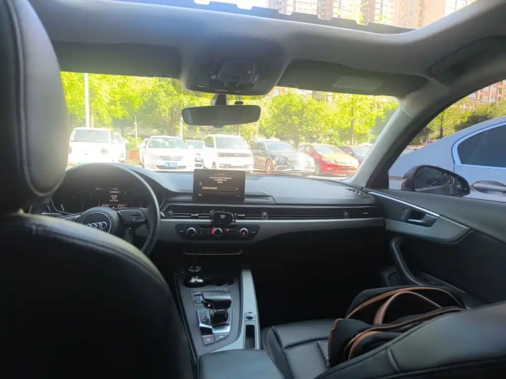 Photo 18 - Audi A4L