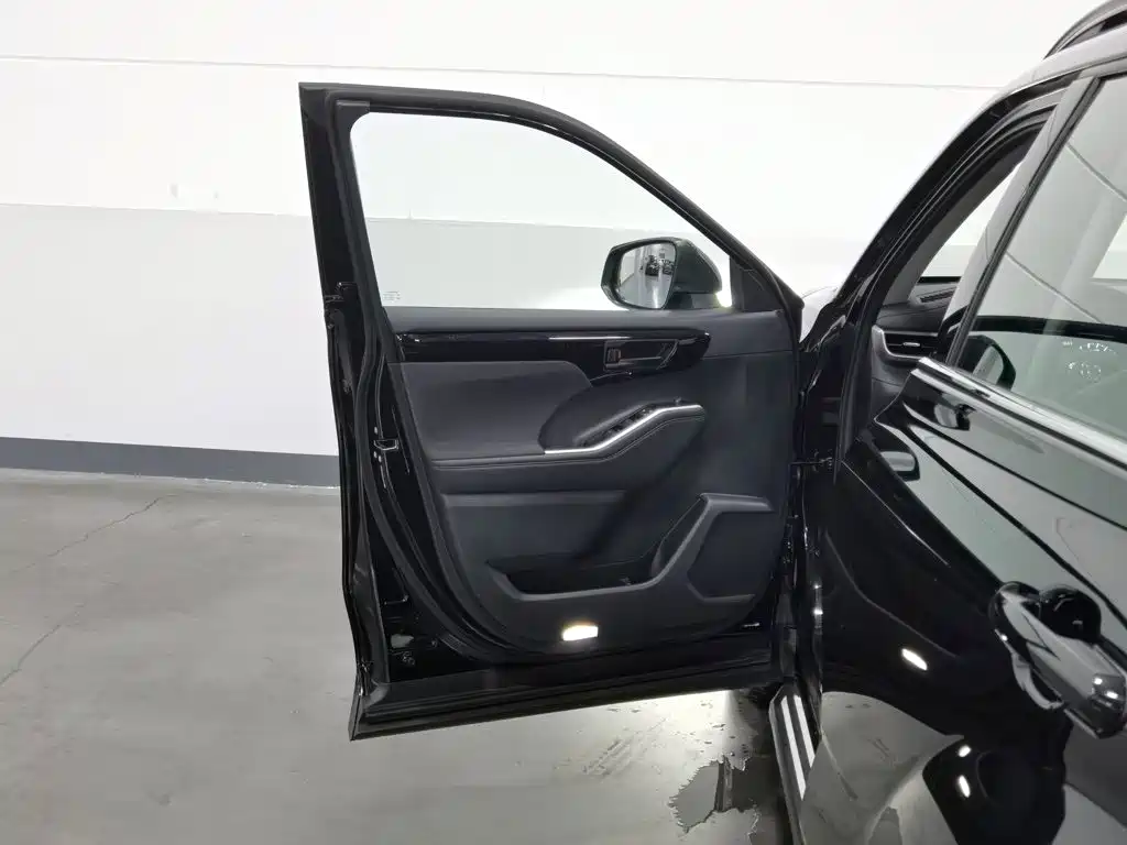 Фото 8 - Toyota Highlander