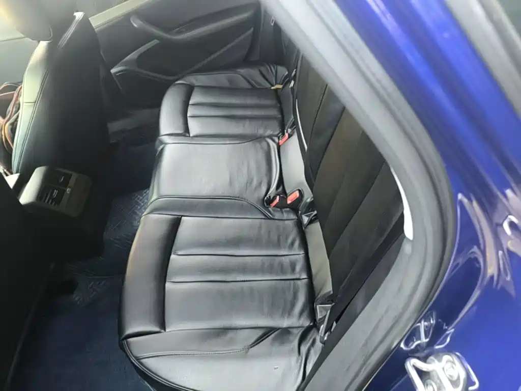 Photo 17 - Audi A4L