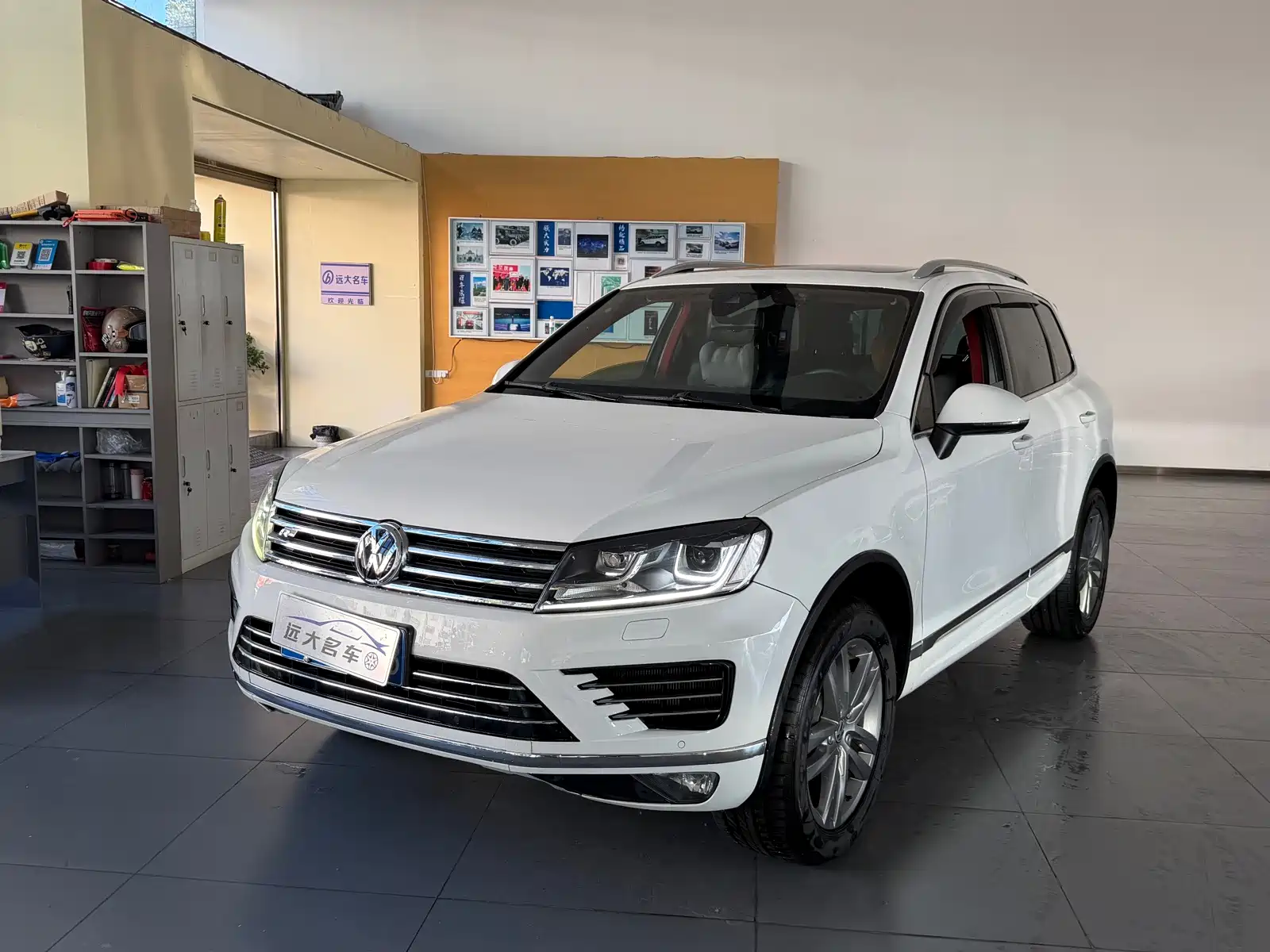 Фото 2 - Volkswagen Touareg