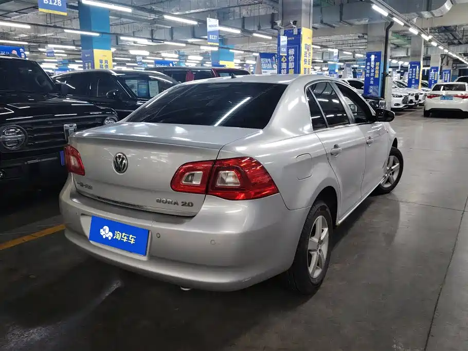 Volkswagen Bora 2012 1.6L Automatic Comfort Value Edition фото 3