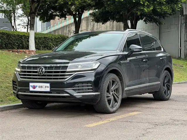 VOLKSWAGEN TOUAREG