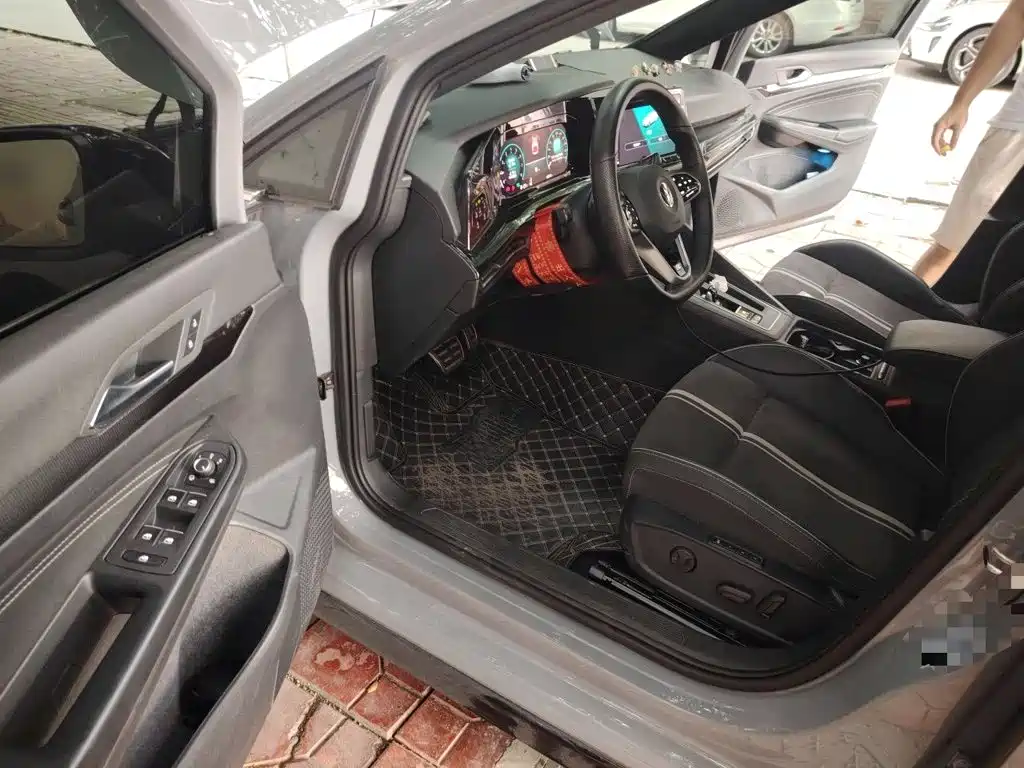 Photo 12 - Volkswagen Golf