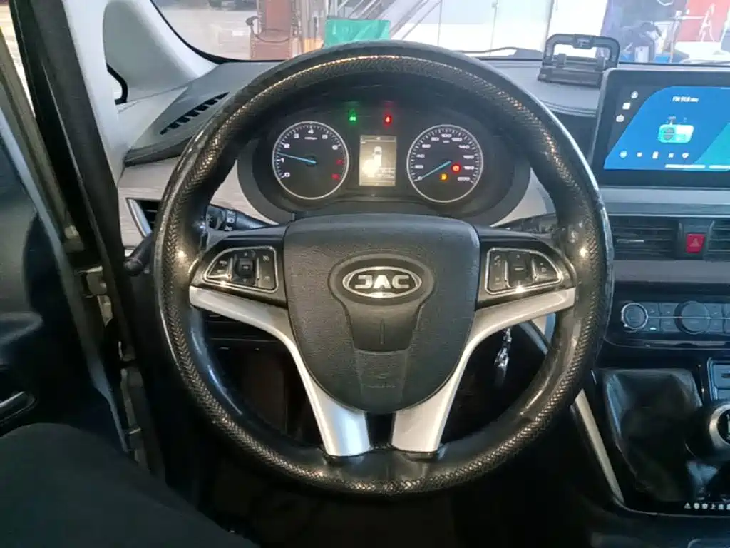 JAC Refine M3 2023 2023 PLUS 1.5T 7/8-seater Smart Connect Edition