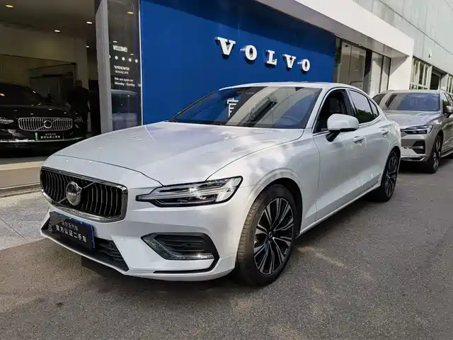 Volvo S60 2025