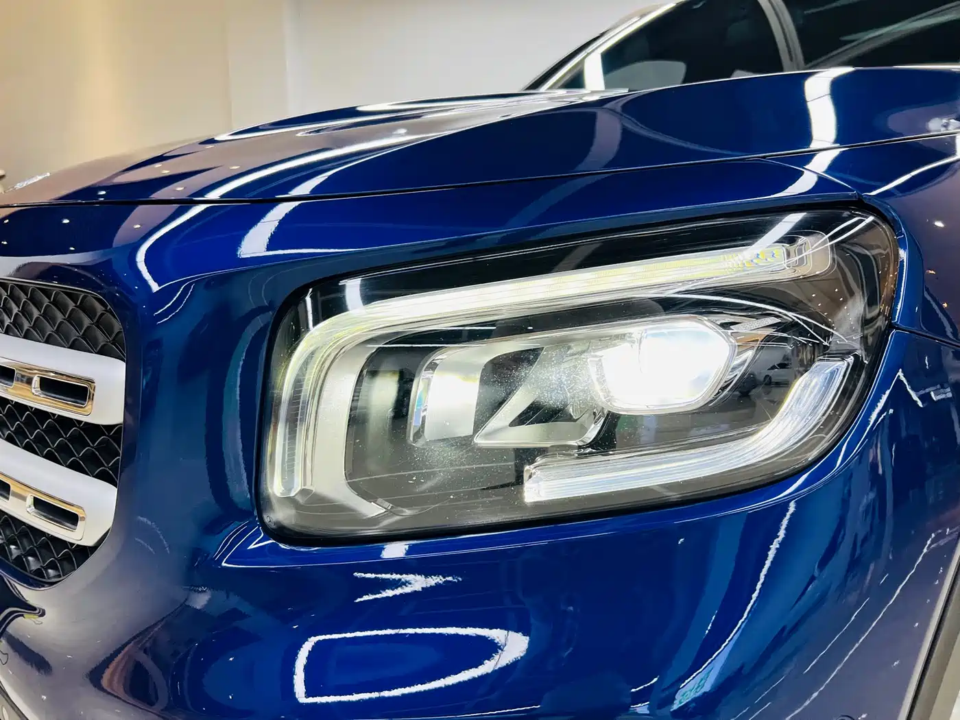 MERCEDES-BENZ GLB