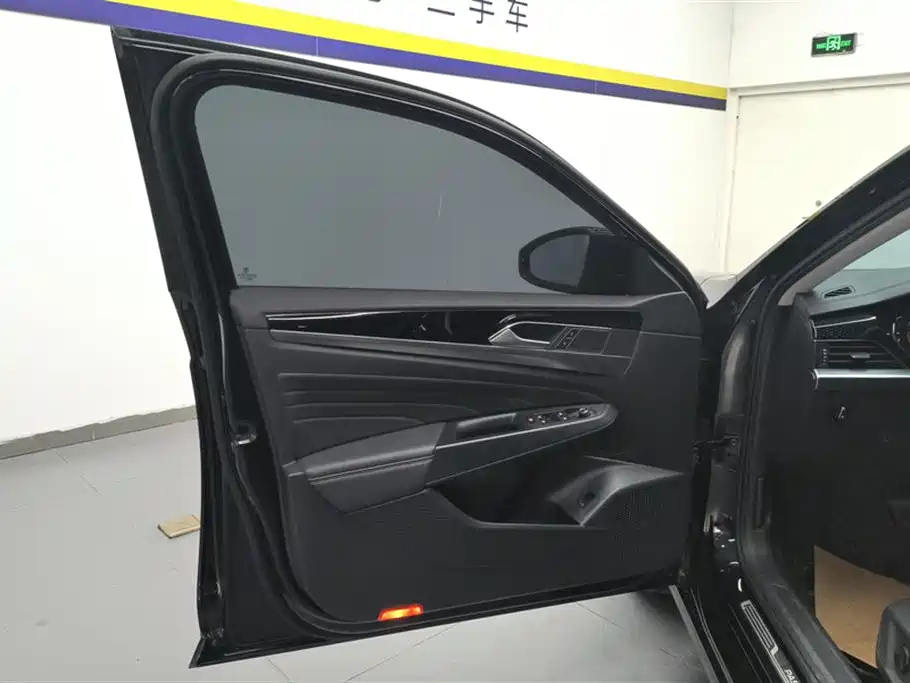 Volkswagen Passat 2023 Facelift 330TSI Starlight Elite Edition фото 7