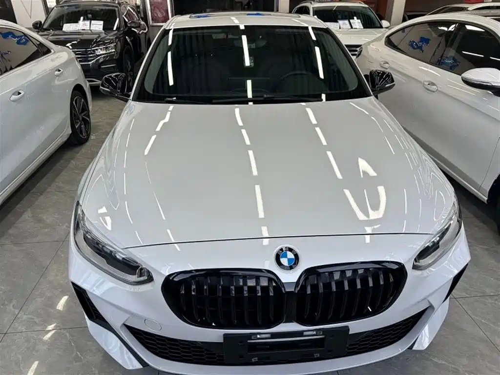 BMW 1 Series 2022 120i M Sport Shadow Edition фото 2