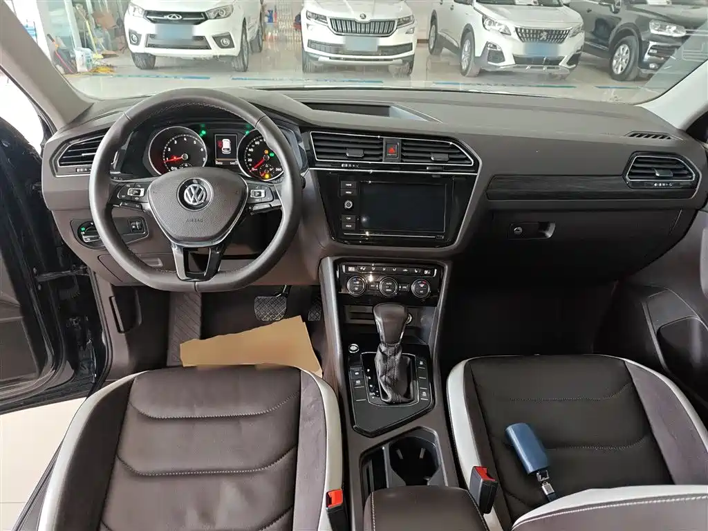Volkswagen Tiguan L 2018 Facelift 330TSI Automatic 2WD Luxury Edition фото 10