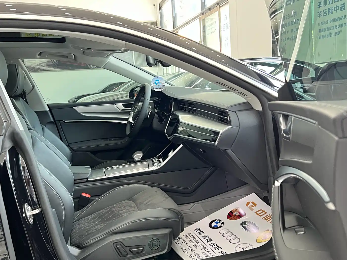 Фото 7 - Audi A7L