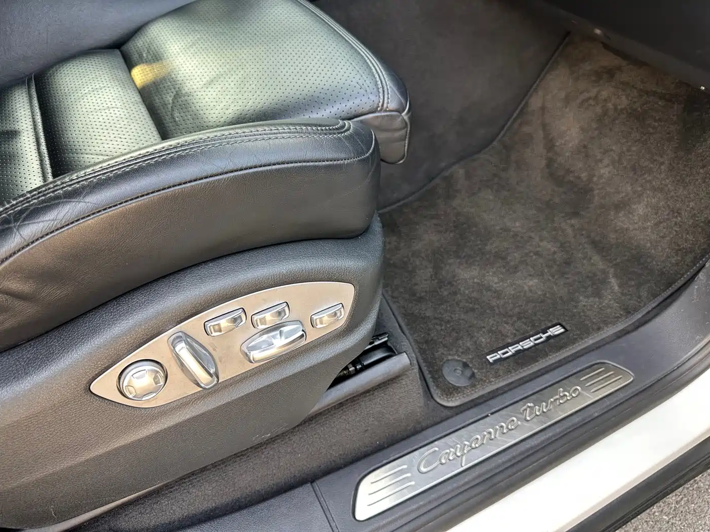 Porsche Cayenne 2011 Cayenne Turbo 4.8T фото 11
