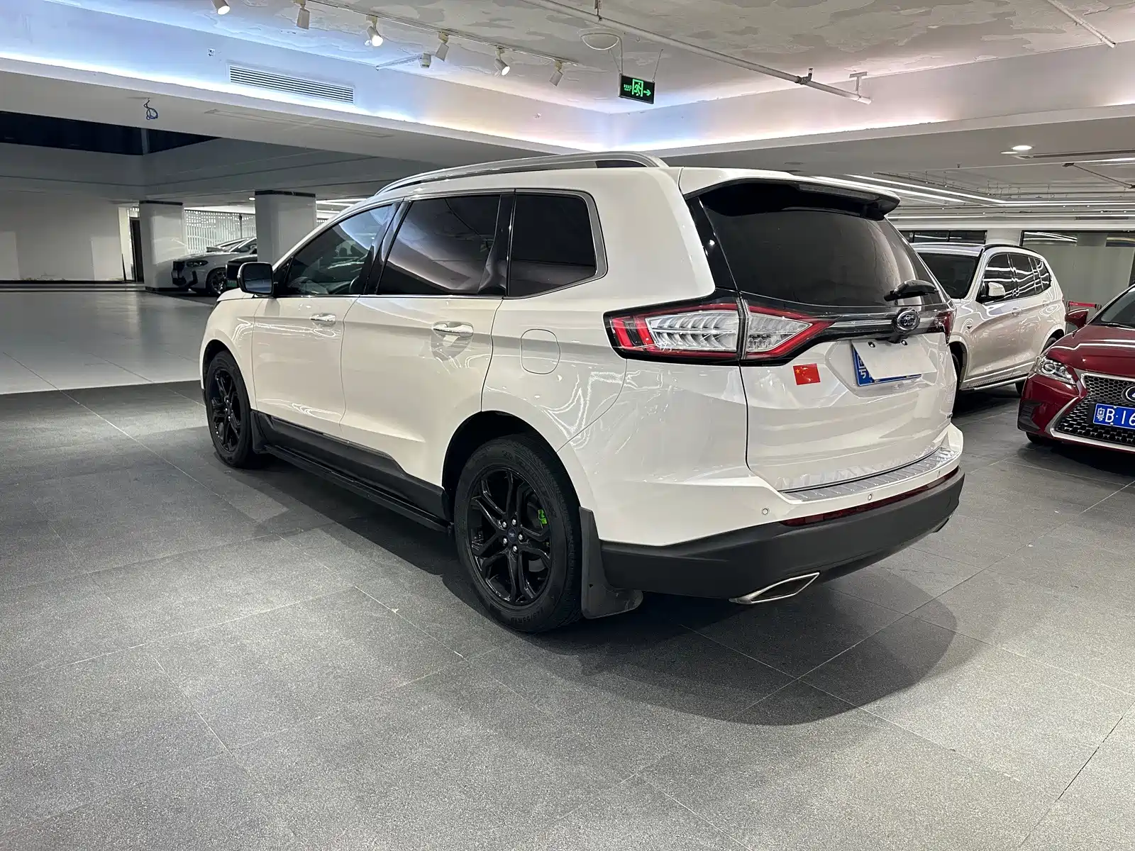 Фото 10 - Ford Edge