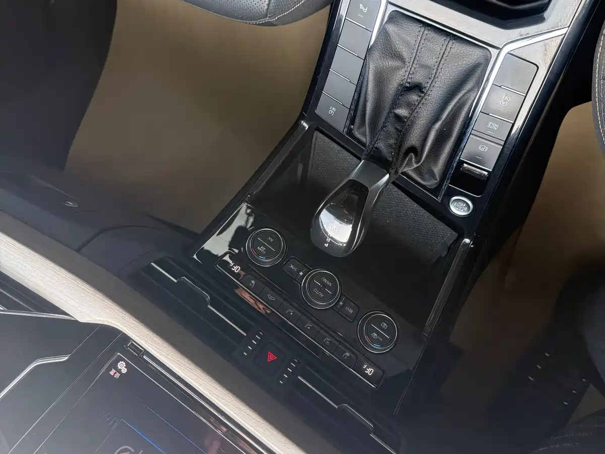Volkswagen Passat 2019 330TSI Luxury Edition China VI фото 10