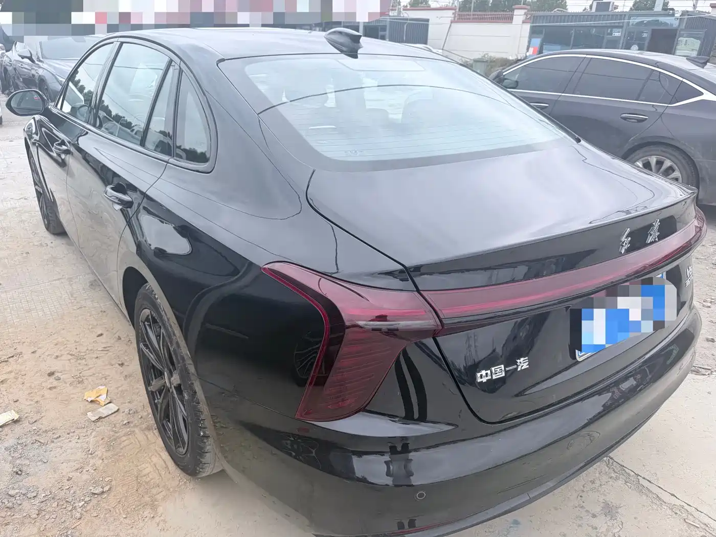 Фото 7 - Hongqi H5