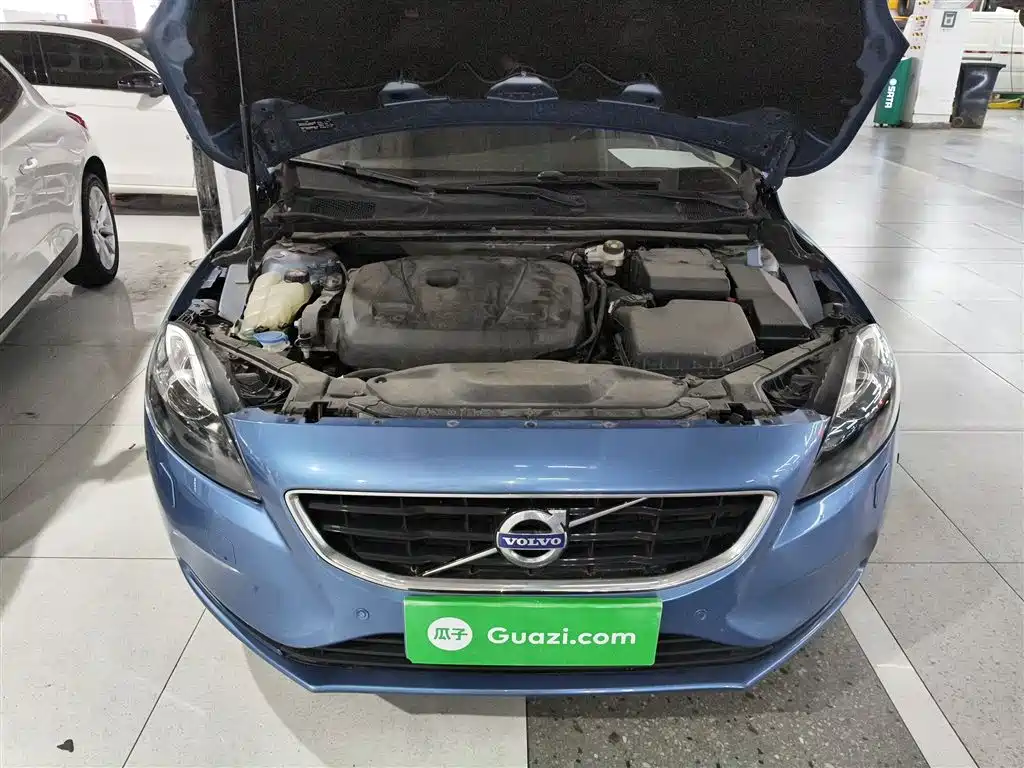 Фото 16 - Volvo V40