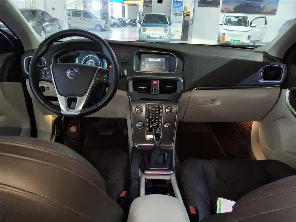 Фото 6 - Volvo V40
