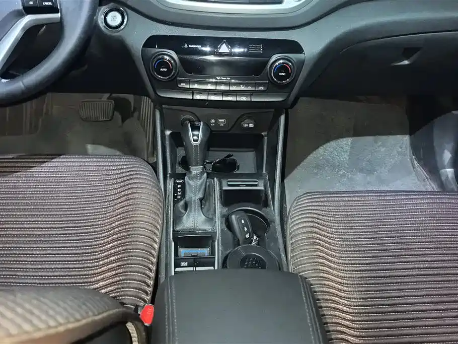Hyundai Tucson 2015 1.6T Dual Clutch 2WD Smart фото 16
