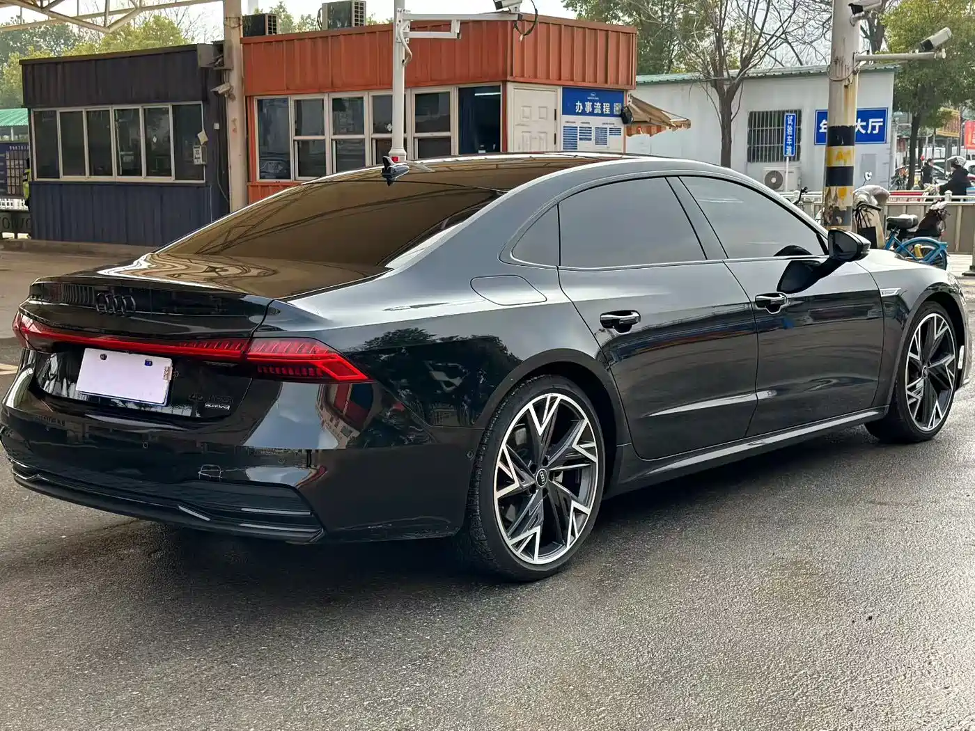 Audi A7L 2024 45 TFSI quattro Black Warrior Edition фото 8