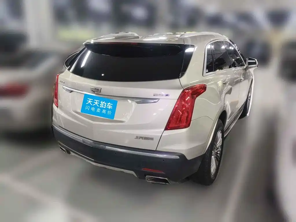 Фото 2 - Cadillac XT5