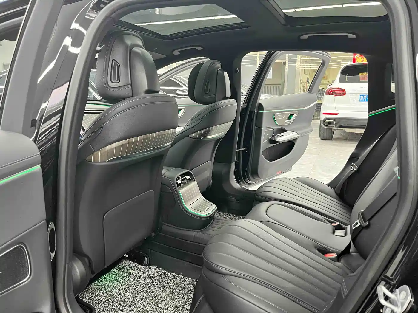 Mercedes-Benz E-Class 2024 E 300 L Fashion фото 8